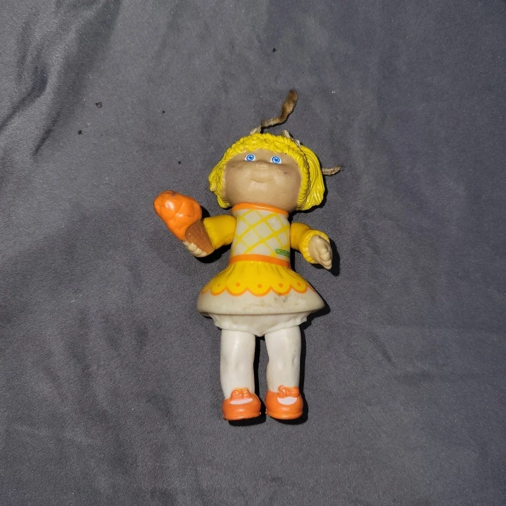 VTG 1984 Cabbage Patch Kids Doll Poseable Figure Emelda Faith Collectible